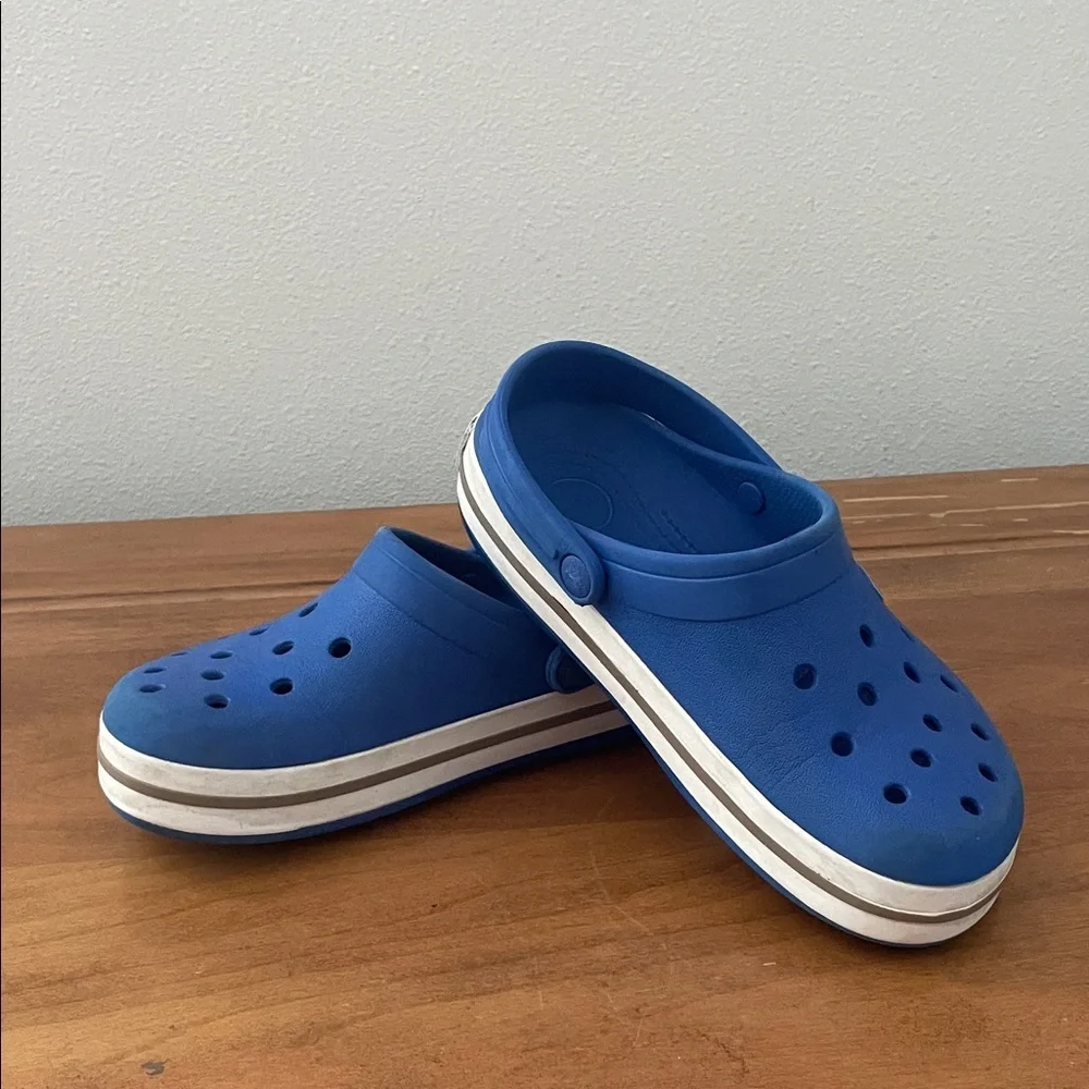 CROCS Blue and White Water Shoes Size 5